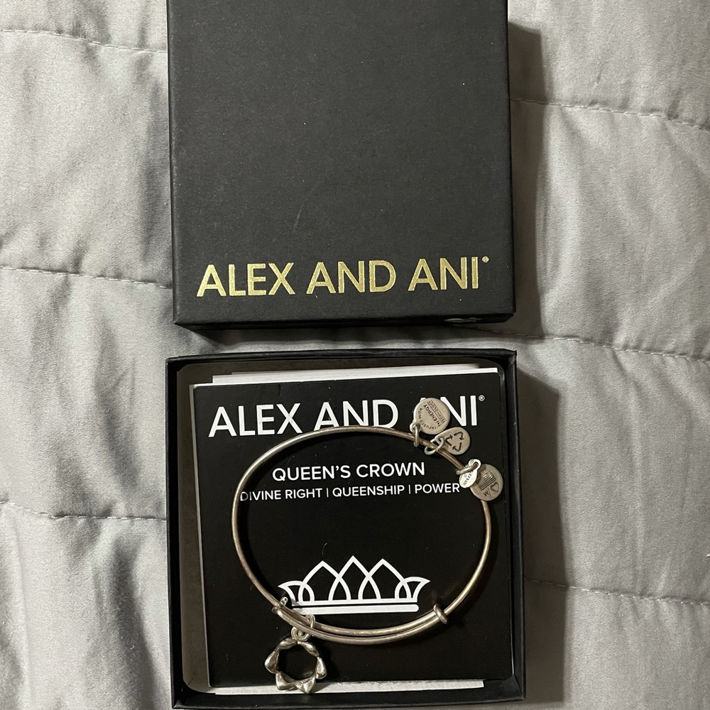 Alex and Ani Queen’s Crown Charm Bangle
